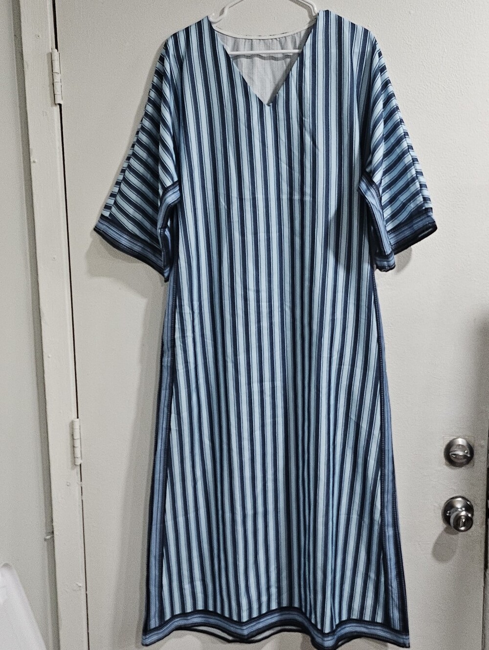 NWOT Striped V-Neck Kaftan Maxi Dress with Pockets Blue White L Loungewear Resor